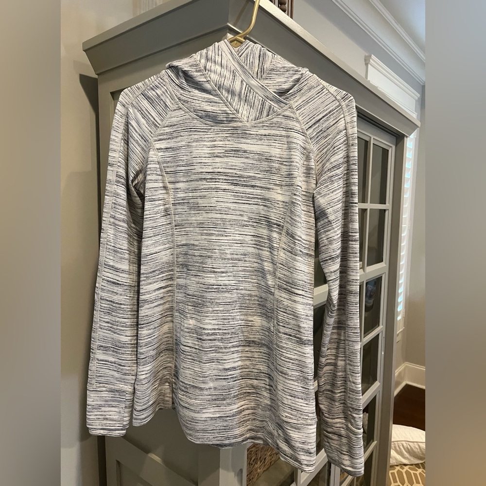 Lululemon hoodie size 8